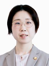 東 史織